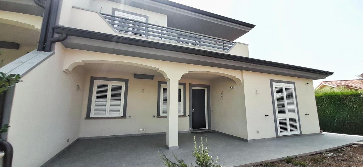 Villetta panoramica con giardino - Housity