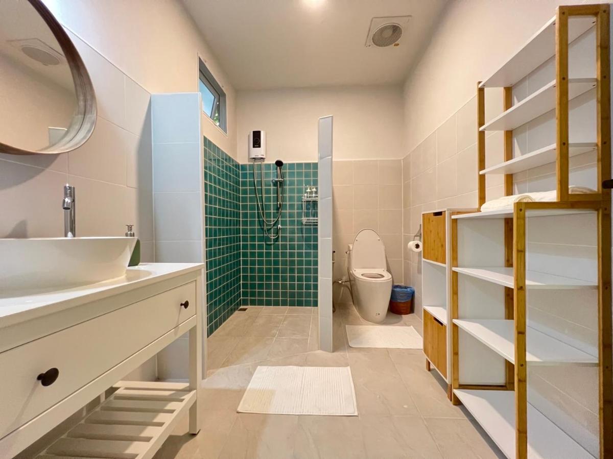 Warm White Hua Hin House - Housity