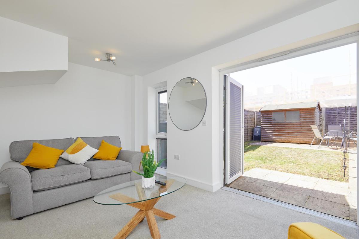 2 Bed Premium House - Driveway Parking - Royal Derby Hospital 3 mins - Housity
