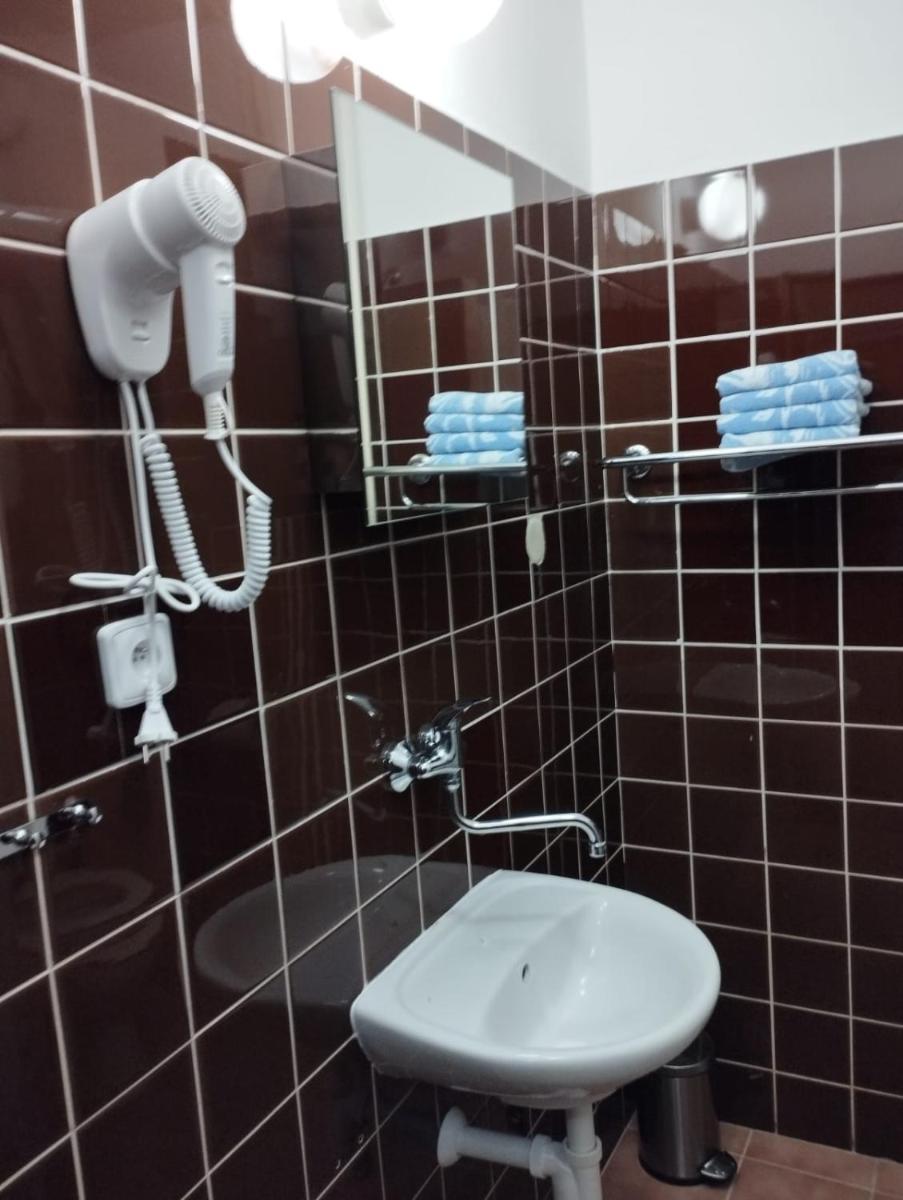 Hotel Zlatá Labuť - Housity