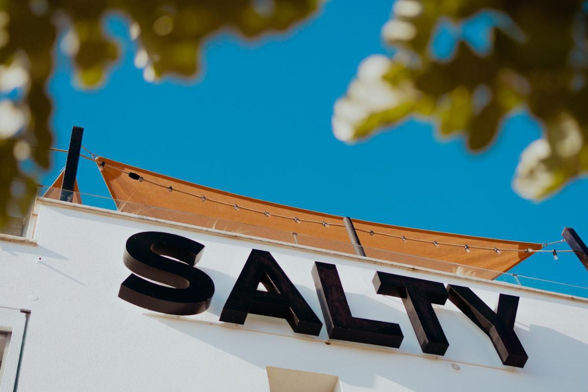 Imagem da galeria de The Salty Pelican Yoga & Surf Retreat em Peniche