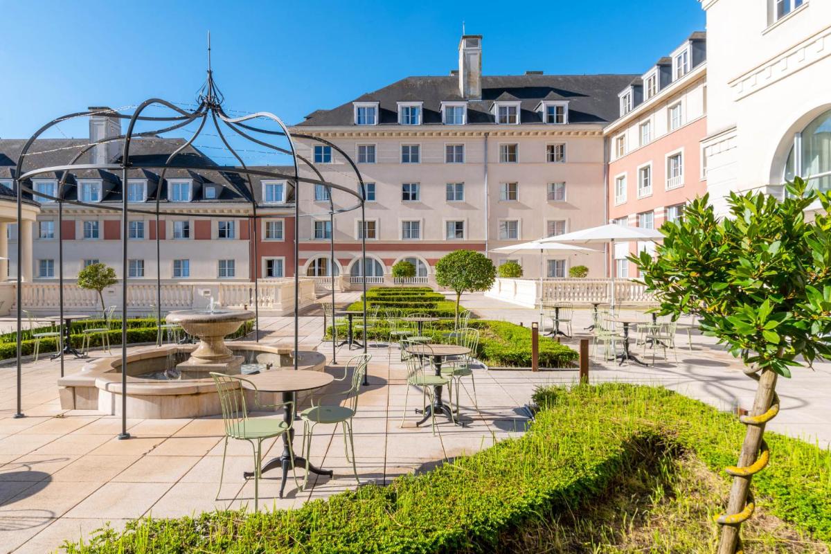 Jardin de l'établissement Dream Castle Hotel Marne La Vallee