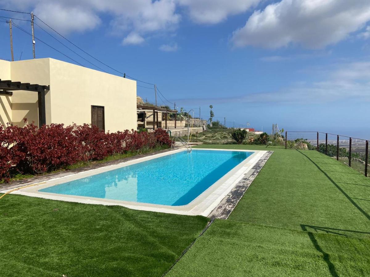 Country house with shared pool and views - Housity