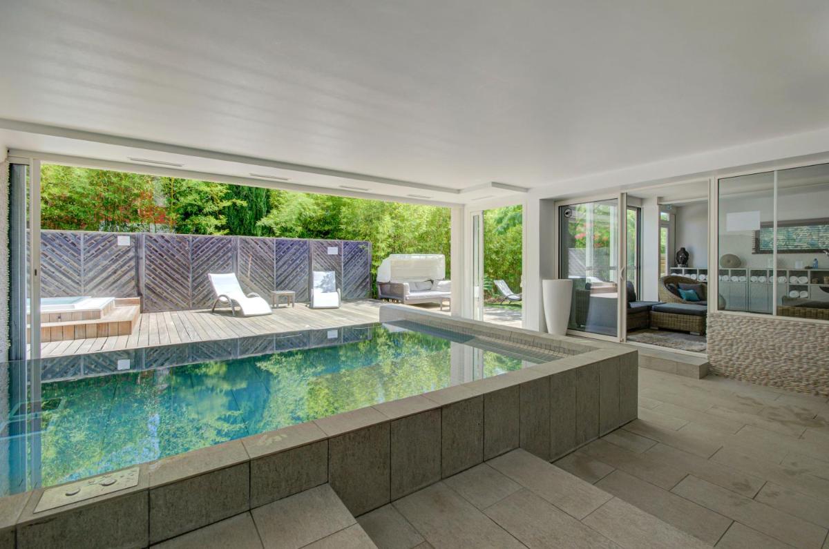 Piscine de l'établissement Le Cottage - Hotel & Spa ou située à proximité