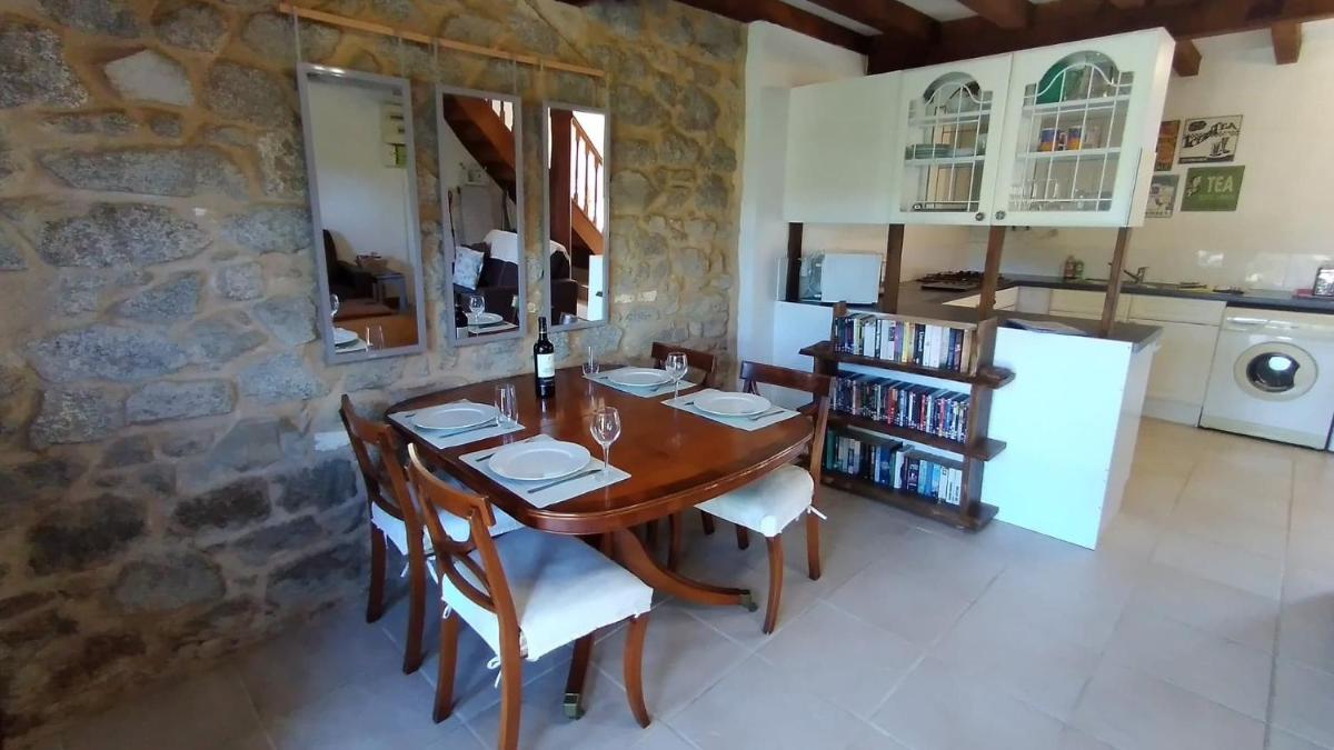 Character 2 bed cottage within walking distance of bar/restaurants - Housity