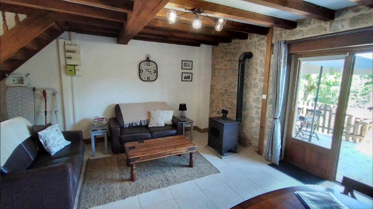 Character 2 bed cottage within walking distance of bar/restaurants - Housity