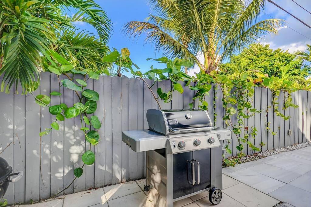 Miami House with Hot Pool-spa & Pool table L25 - Housity