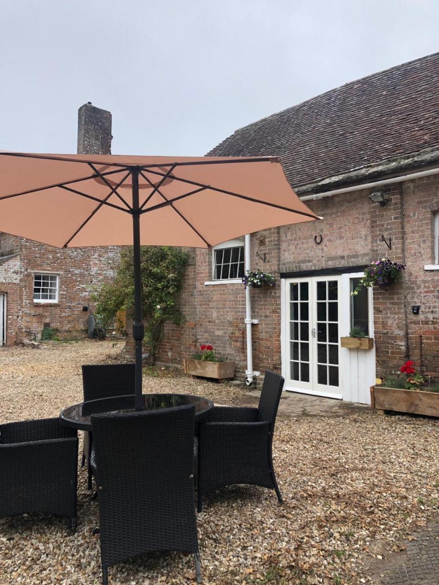 Manor House Mews rustic Stable Conversion - Housity