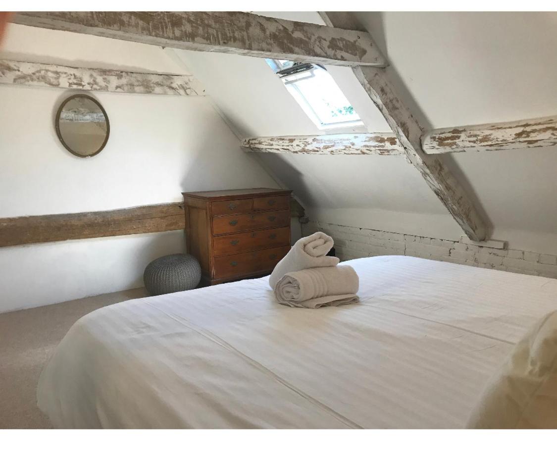 Manor House Mews rustic Stable Conversion - Housity