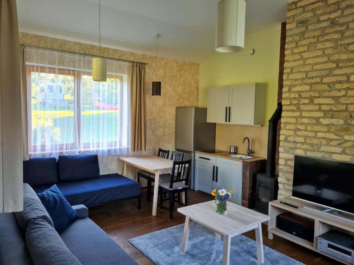 Pirties namelis Legų kaime Prie upės - Housity