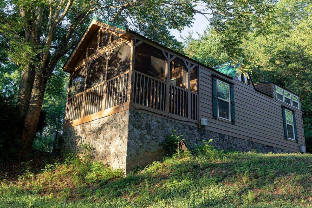 Halesford Harbour Resort - Smith Mountain Lake - Housity