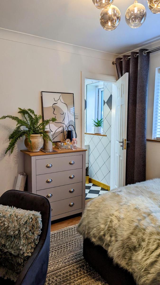 Marsden Court Bungalow - Housity
