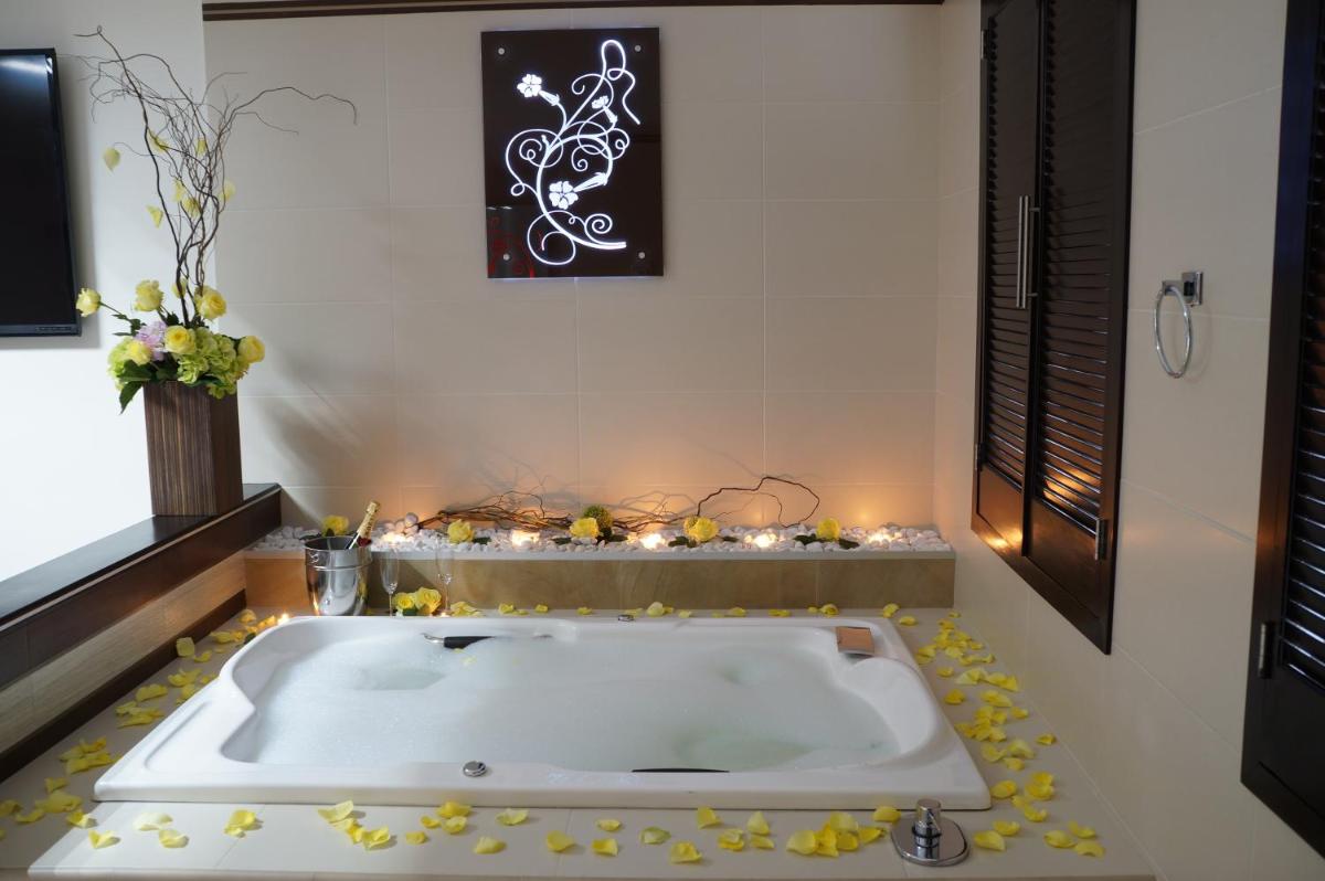 Auto Hotel Deluxe - Housity
