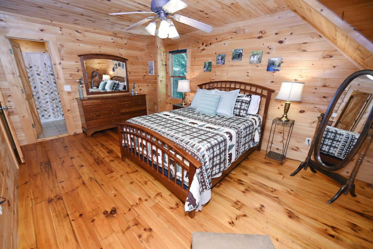 Private, nature, jetted tub, fire pit, easy access. Great family vacation property! - Housity