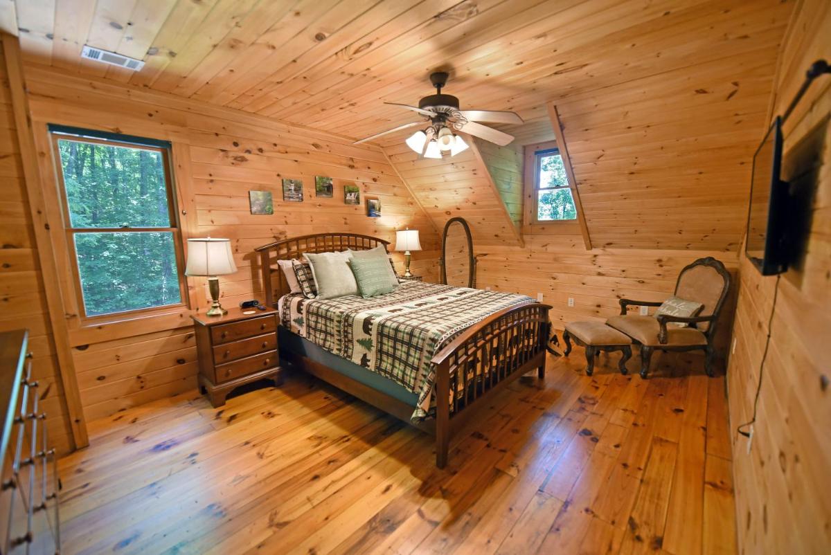 Private, nature, jetted tub, fire pit, easy access. Great family vacation property! - Housity
