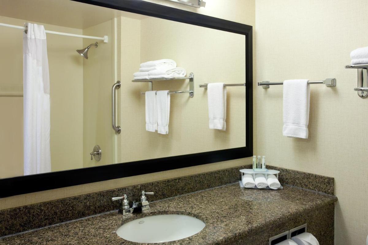 Holiday Inn Express Redwood National Park, an IHG Hotel - Housity
