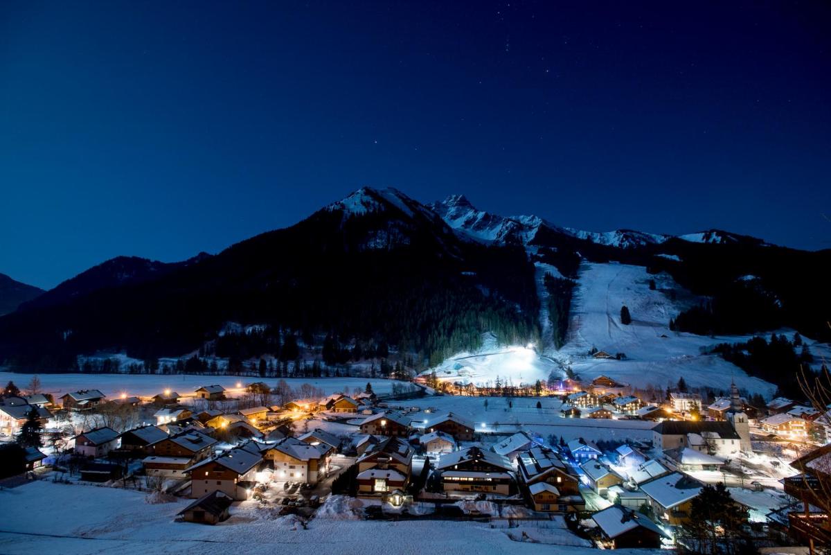 Vue générale sur la montagne ou vue sur la montagne depuis l'hôtel