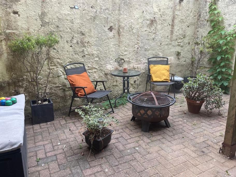 Garden Flat Torquay Just 2 mins walk from the Harbour - Housity