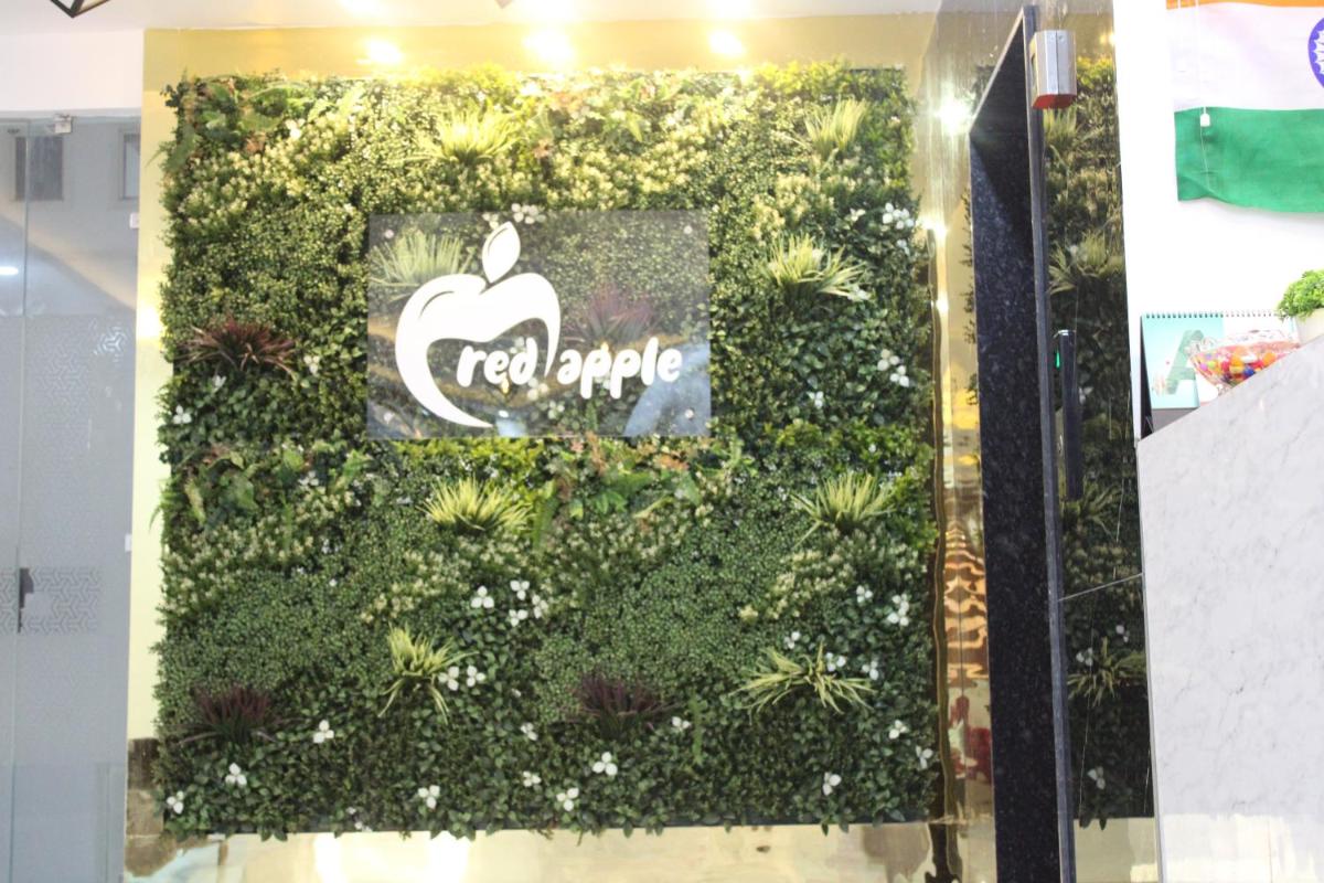 Hotel Red Apple Near Railway Station Chandigarh - Housity