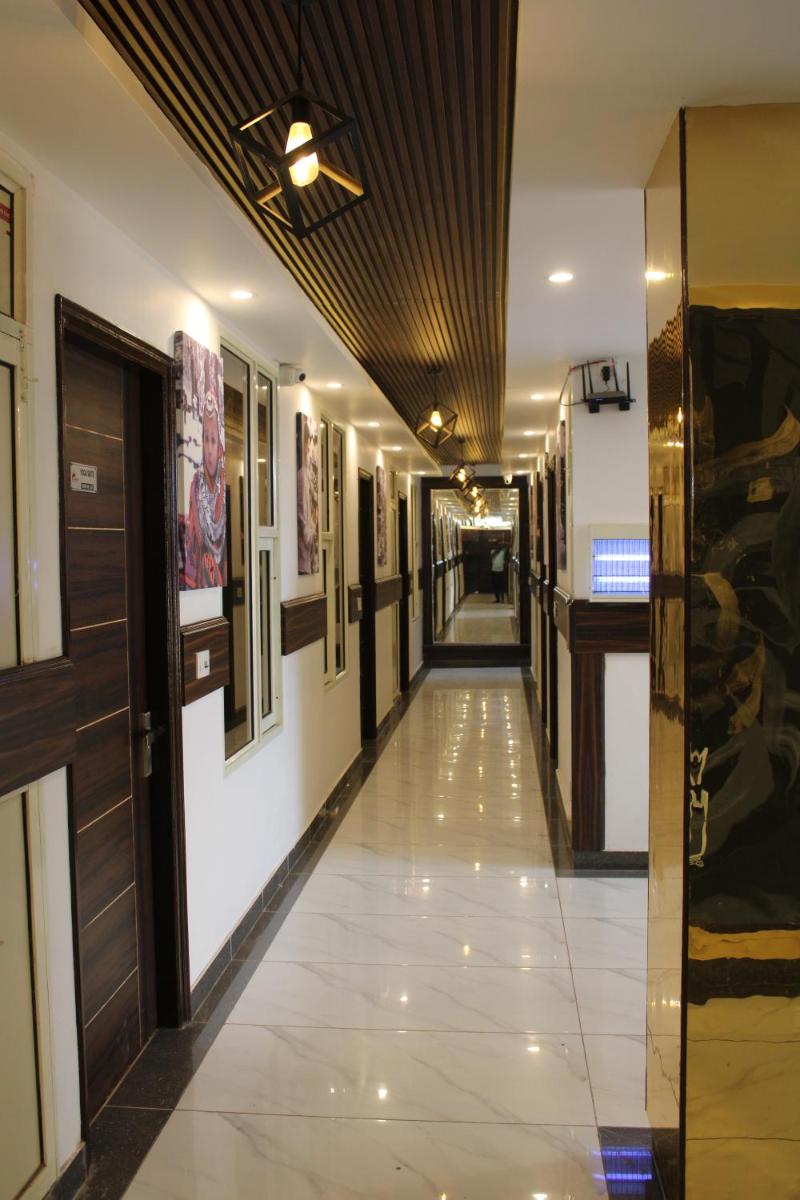 Hotel Red Apple Near Railway Station Chandigarh - Housity
