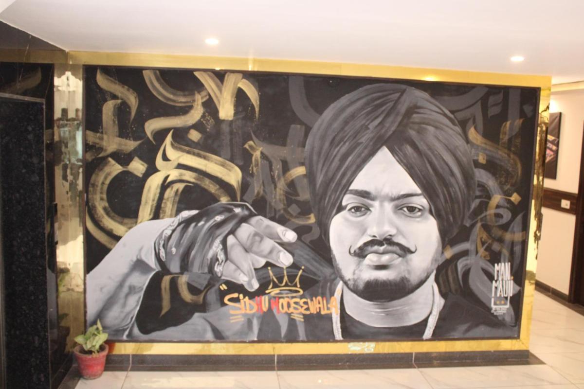 Hotel Red Apple Near Railway Station Chandigarh - Housity