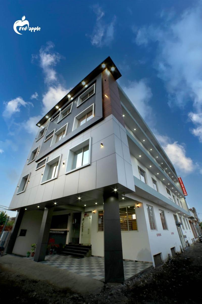 Hotel Red Apple Near Railway Station Chandigarh - Housity