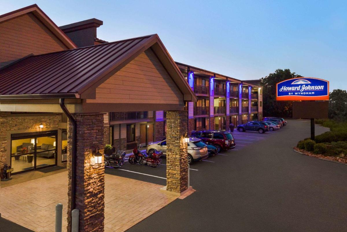 Howard Johnson by Wyndham Pigeon Forge - Housity