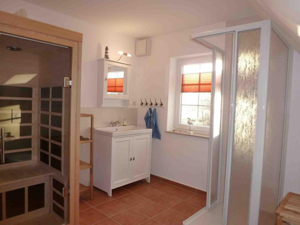 Reetdachhaus am Bodden Middelhagen - Housity