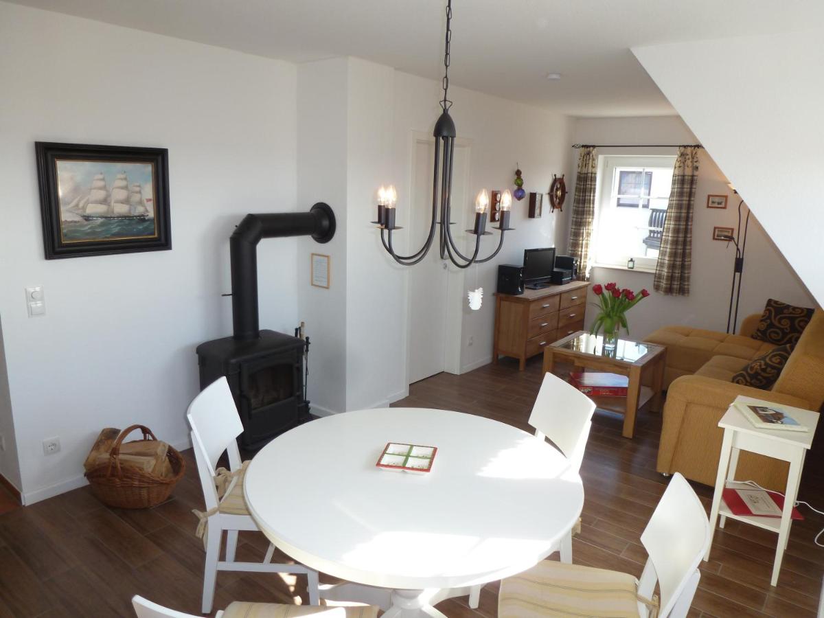 Reetdachhaus am Bodden Middelhagen - Housity