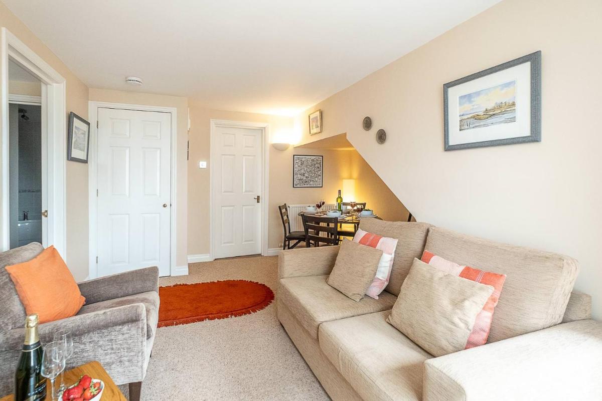 The Haven at Coastguard Court - Aldeburgh Coastal Cottages - Housity