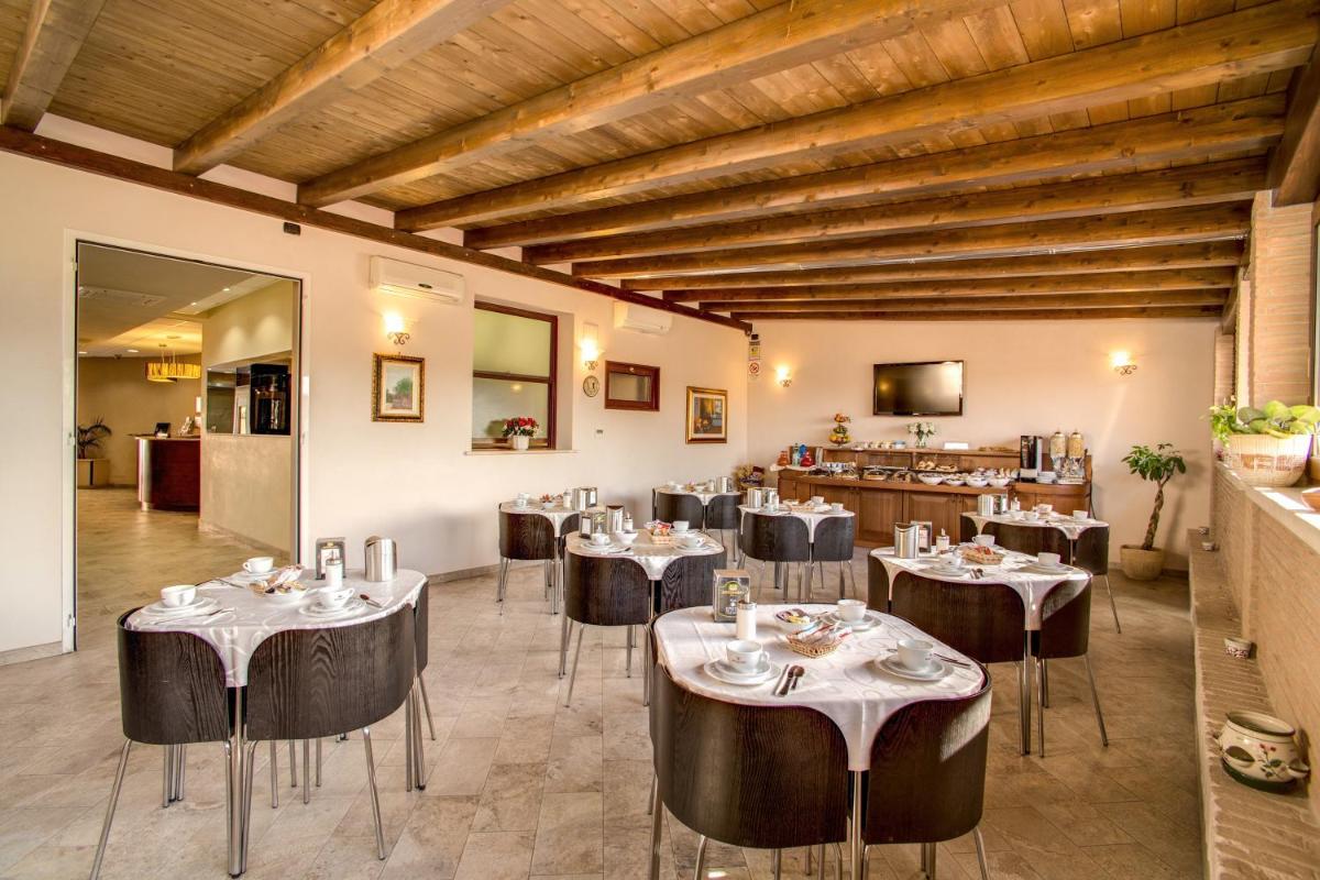 Hotel Roma Tiburtina Metro - Housity