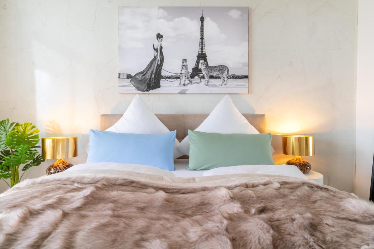 RÜSUITE IV I KING SIZE BED I MESSE I BALKON I VIEW - Housity