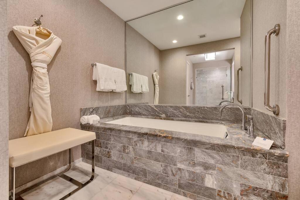 Suitetrails - Lovely 1 Bedroom with Beautiful City Views