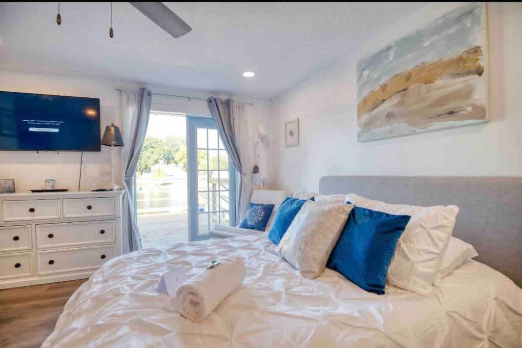 Waterfront Oasis & Rejuvenation Beach Resort - Housity