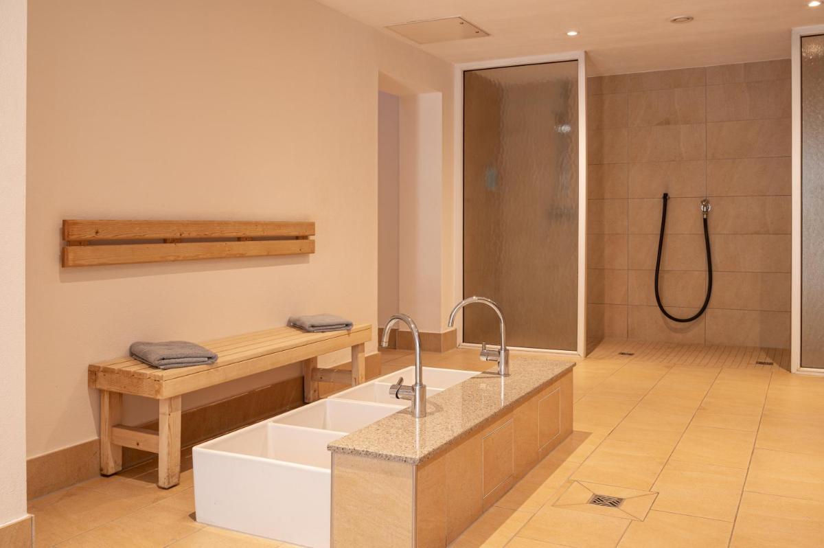 Waldhotel Berghof - Housity