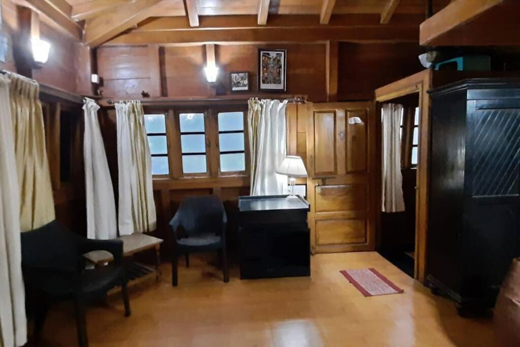 An adorable, spacious, quiet and comfy WFH space - Housity