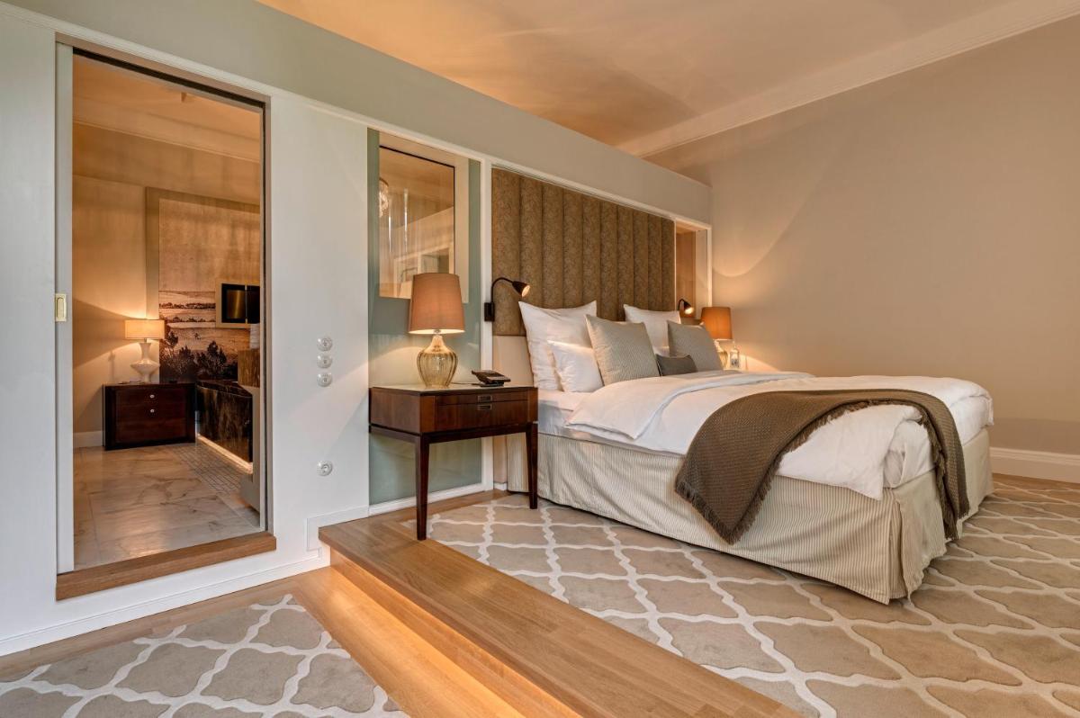 Ein Bett oder Betten in einem Zimmer der Unterkunft Weissenhaus Private Nature Luxury Resort