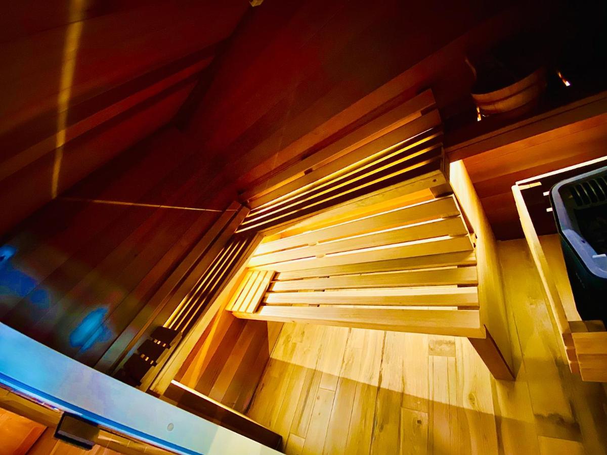 Télévision ou salle de divertissement dans l'établissement Hotel Alpina