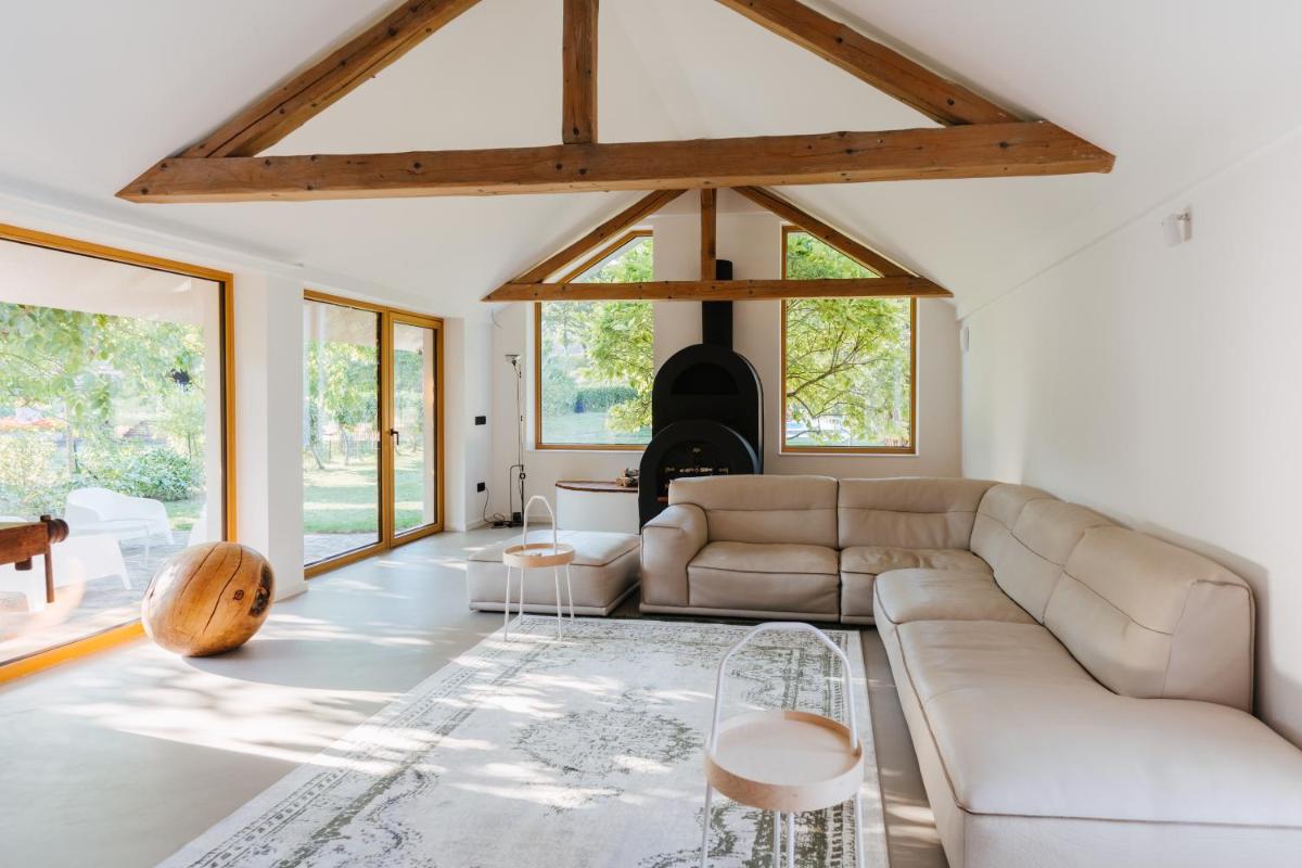 Villa LISA - VILLA WITH SWIMMING POOL AND HUGE GARDEN - Housity