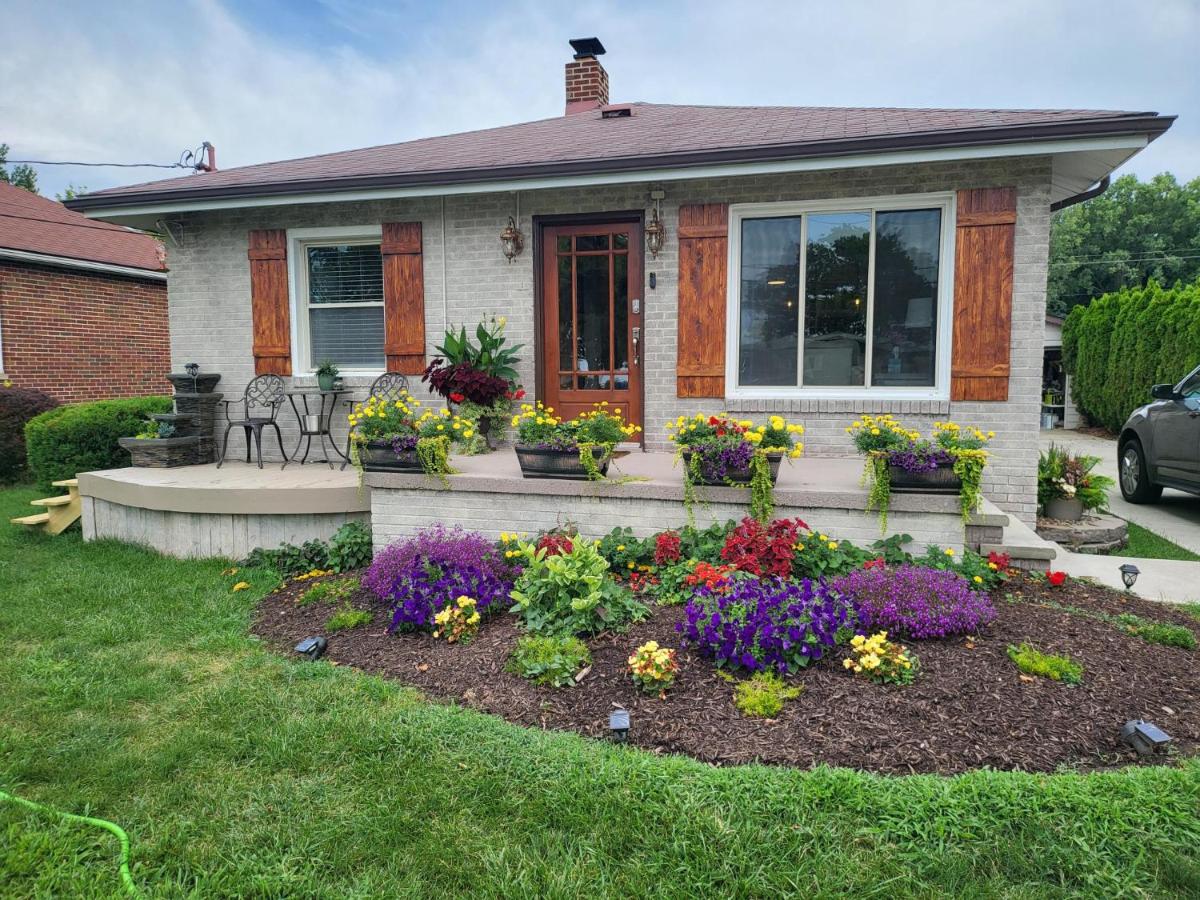 Lake Breeze Escape - Your Oasis Awaits - Housity