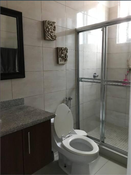 Spacious 2 bedroom apartment. Amazing city views. - Housity