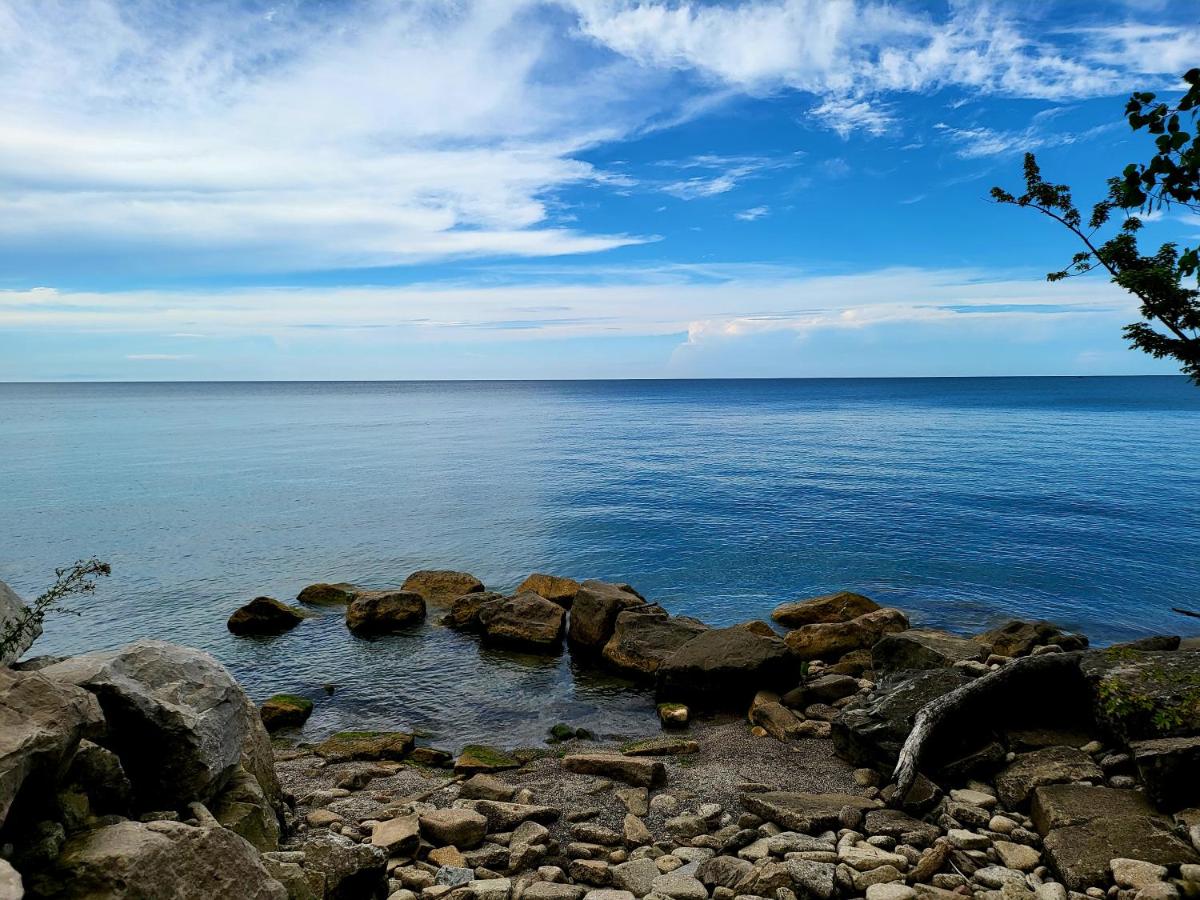 Lake Breeze Escape - Your Oasis Awaits - Housity