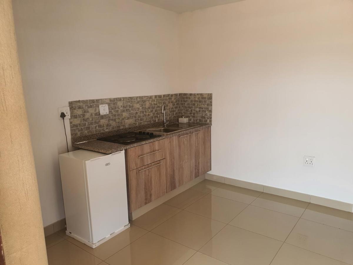 BF Dlamini Guesthouse - Housity