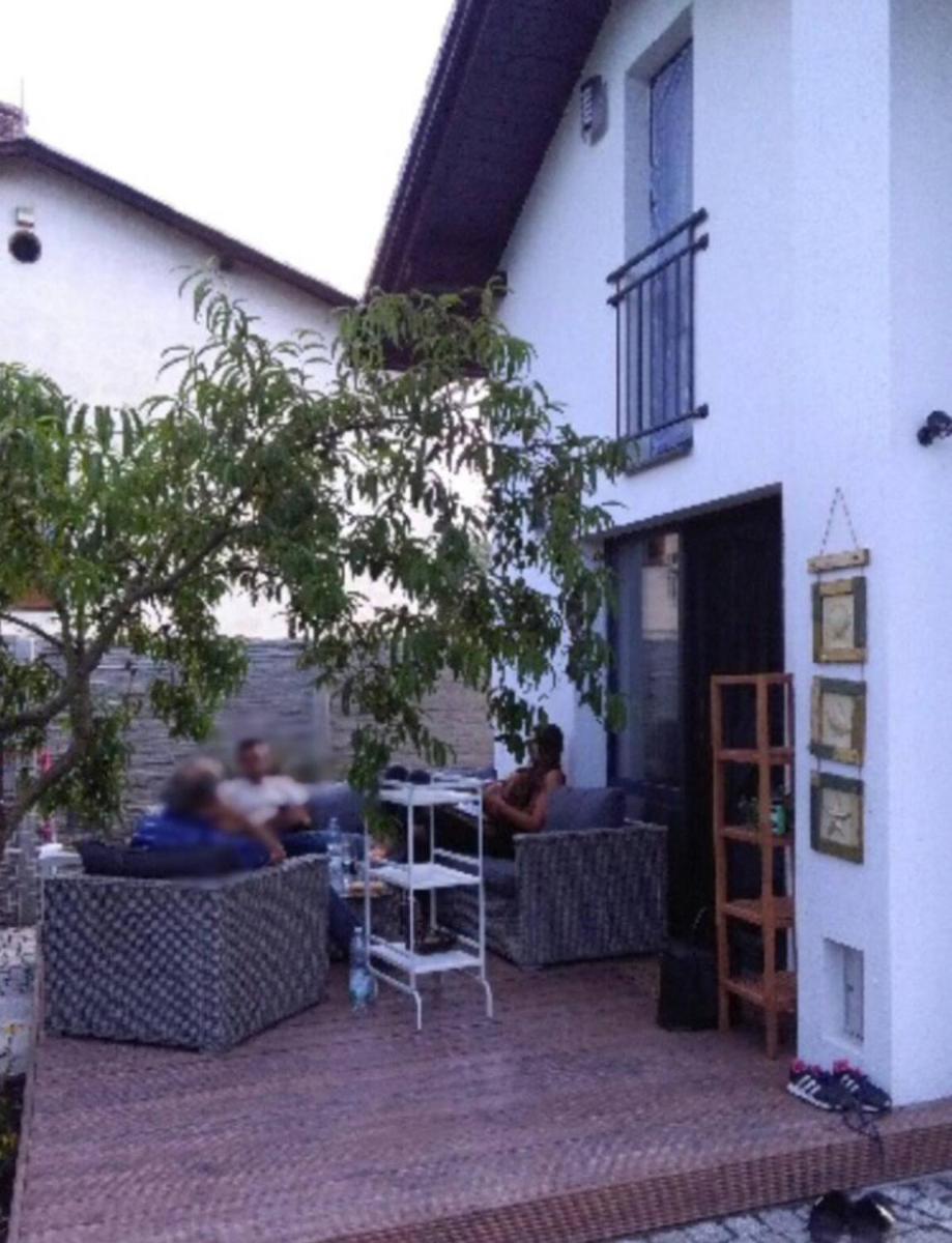 Relax in spacious garden house - Housity