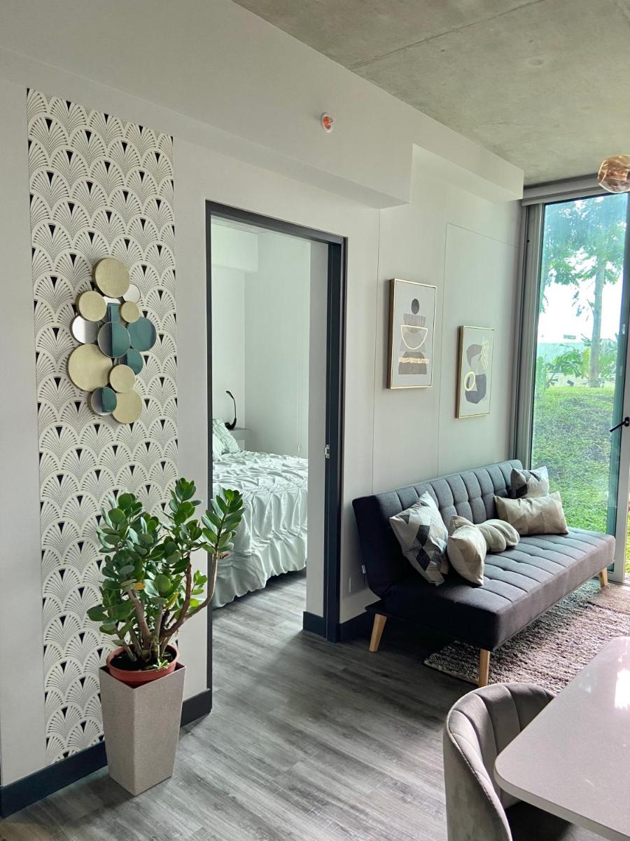 Cómodo y elegante apartamento en fabuloso condo! - Housity