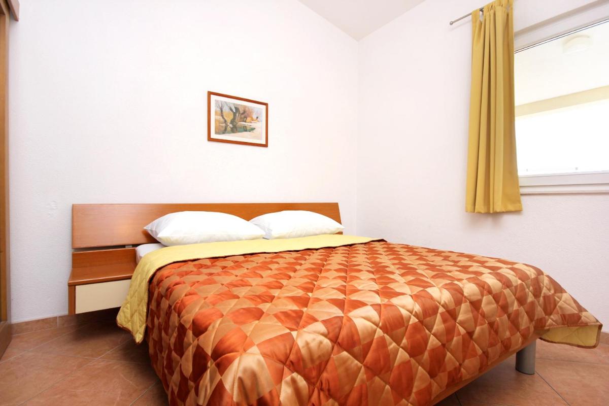 Apartments with a parking space Baska Voda, Makarska - 10027 - Housity