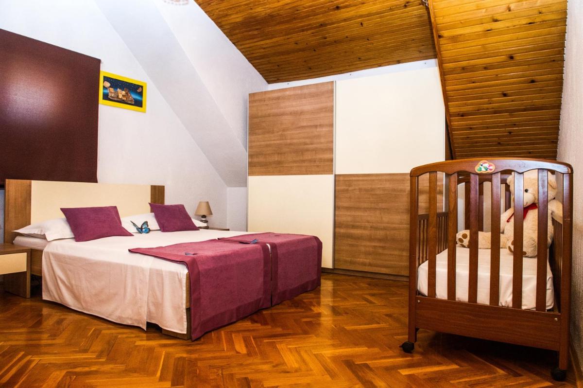 Apartments by the sea Kastel Stafilic, Kastela - 10264 - Housity