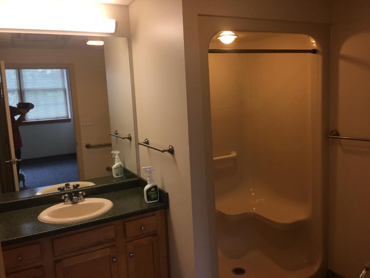 Pershing Heights 200 - Housity