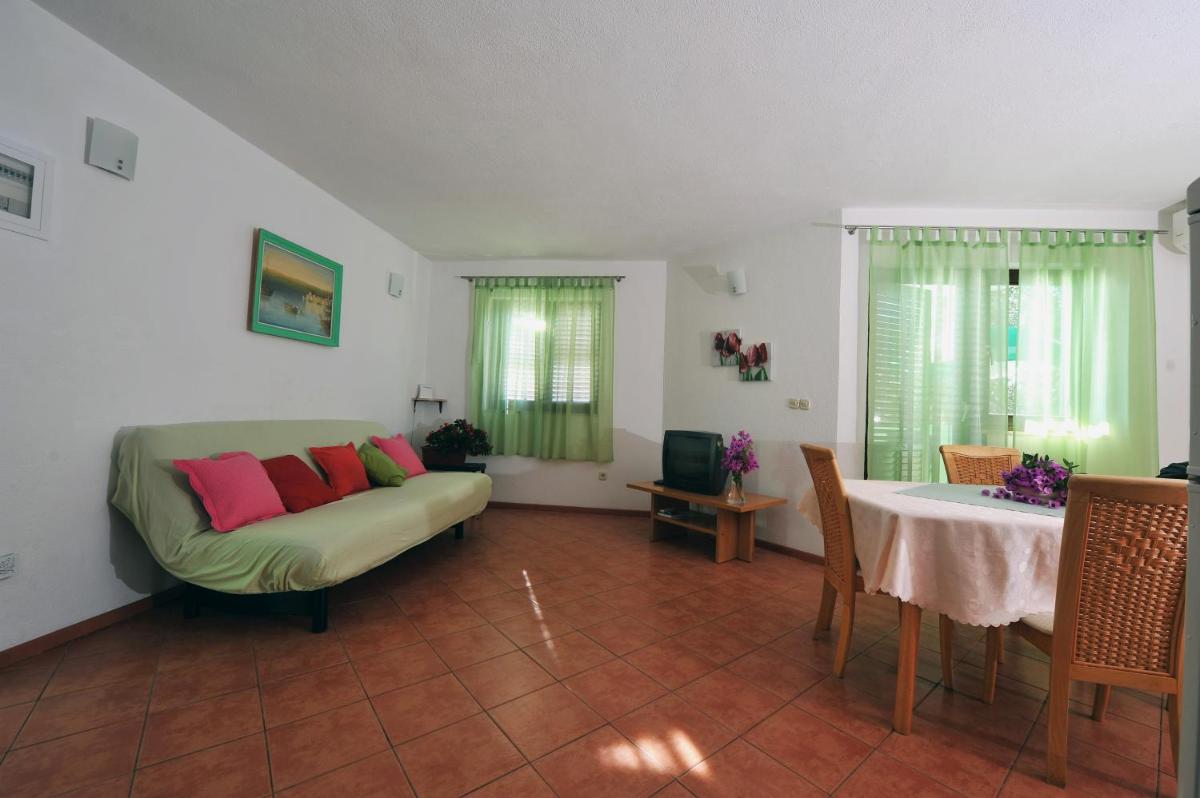 Seaside house for families with children Zatoglav, Rogoznica - 12212 - Housity