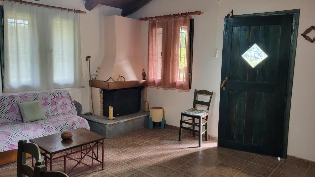 Villa Lochia - Χατζό House - Καλαίσθητο Σπίτι στη Ράμια - Housity
